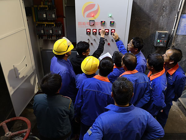 技術(shù)人員給客戶認真培訓(xùn)，設(shè)備圓滿運行，客戶驗收